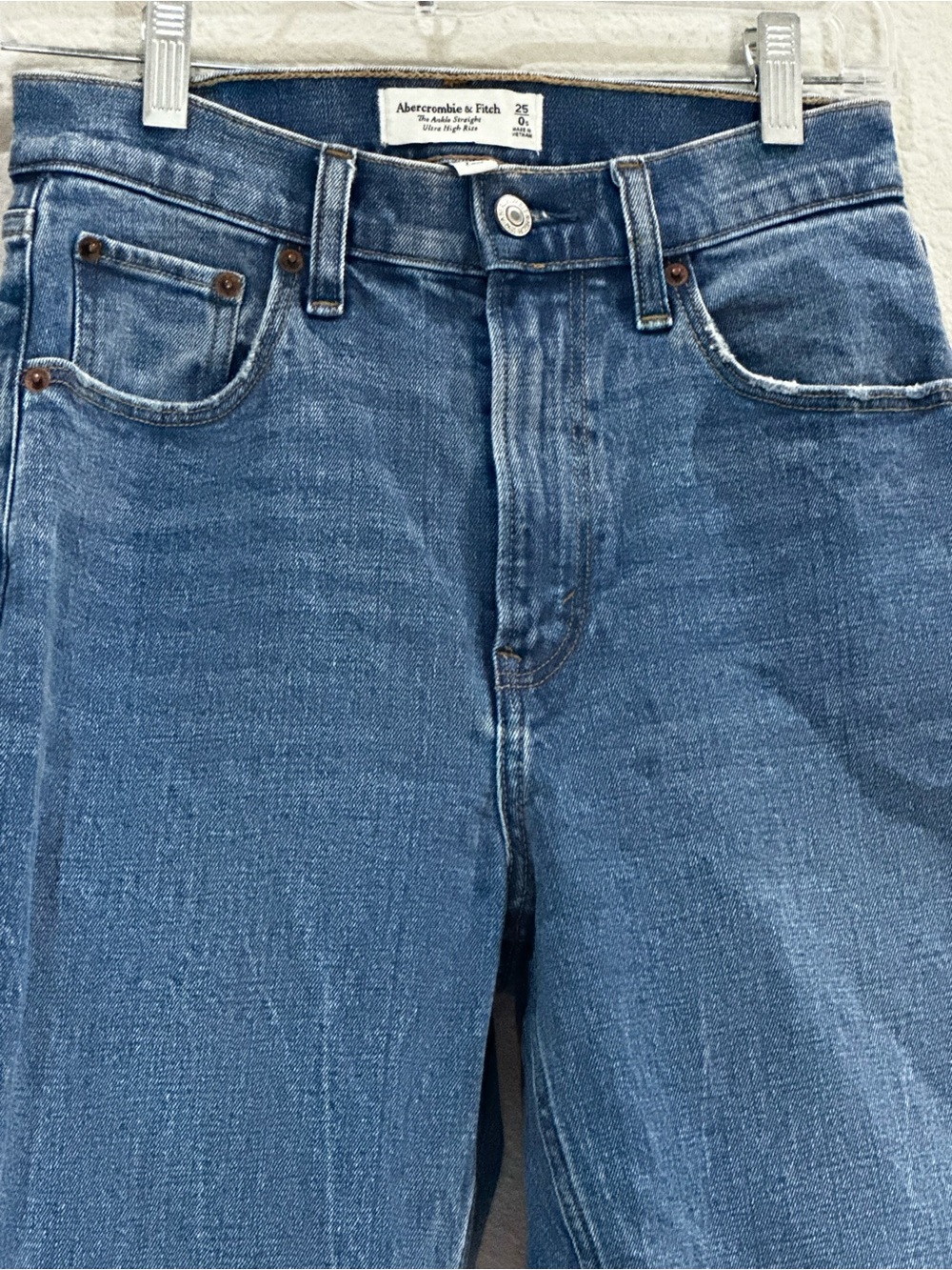 Abercrombie & Fitch Mid Wash Blue Straight W. Jeans 👖